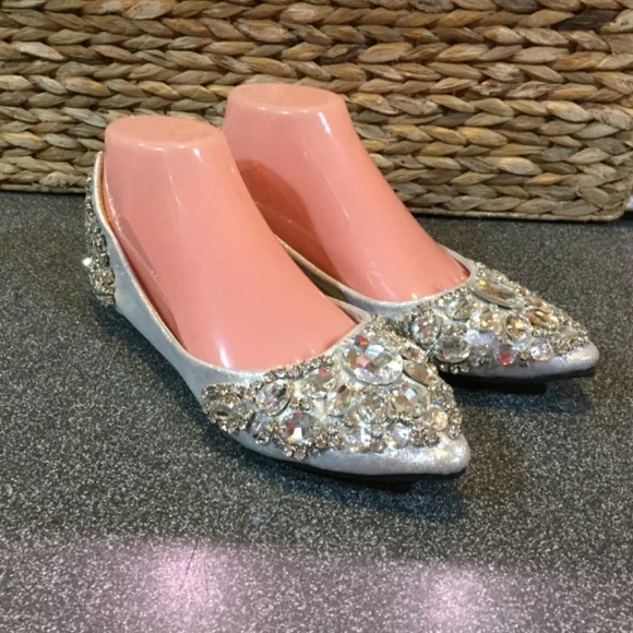 Elegant Silver Embellished Flats - Picture 12 of 16
